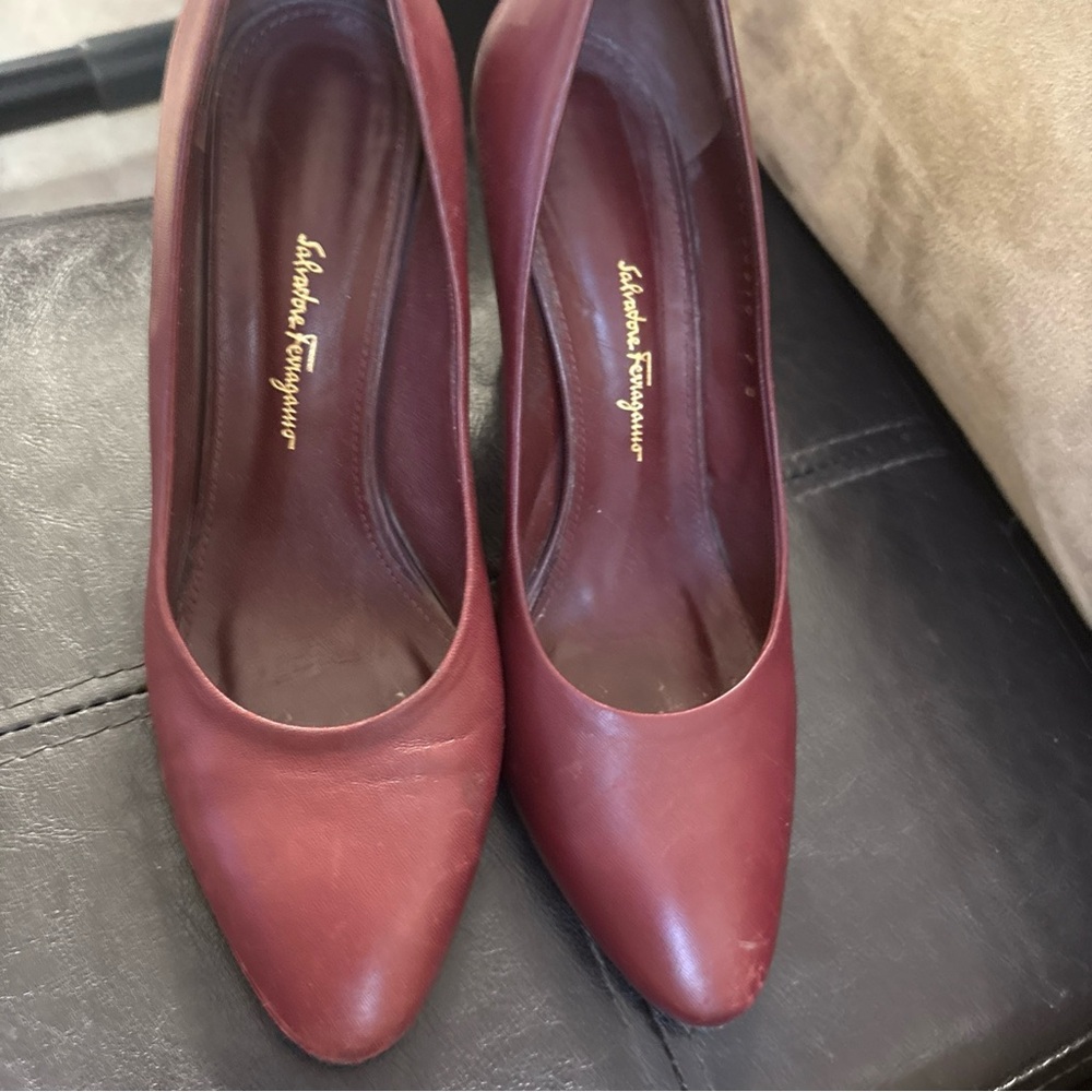 Ferragamo Judy Leather Pump Women's. Size # 7 - Picture 3 of 15